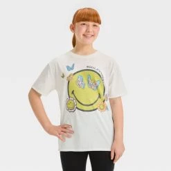 Girls' Short Sleeve Oversized Butterfly Smiley World Graphic T-Shirt - art class™ White 15 Girls' Short Sleeve Oversized Butterfly Smiley World Graphic T-Shirt - art class™ White -Art Class shop GUEST 00db3a54 0a8e 4d9f 9a77 2a0ecf74c263 3